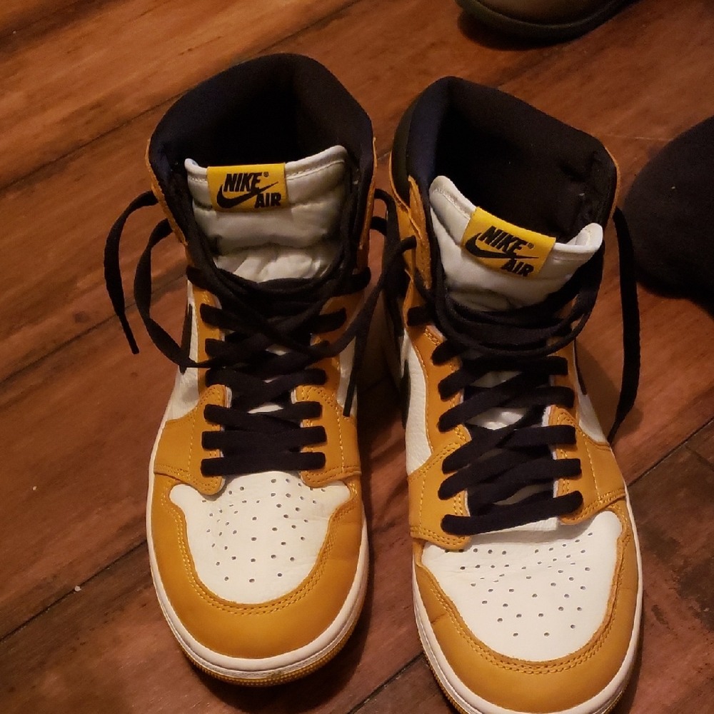 Nike Air High-Tops in Yellow and White